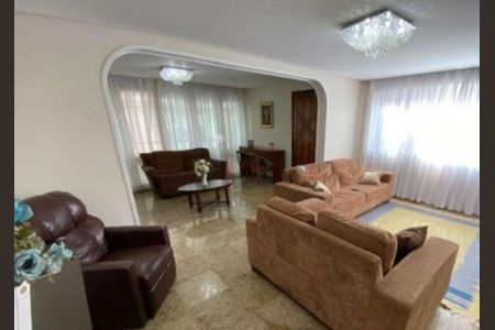 Casa à venda com 253m², 3 quartos e 4 vagas