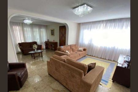 Casa à venda com 253m², 3 quartos e 4 vagas
