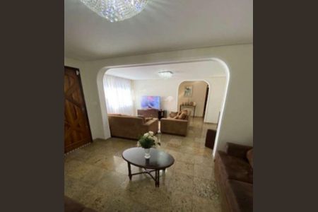 Casa à venda com 253m², 3 quartos e 4 vagas