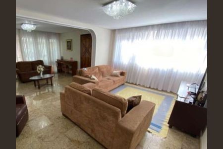 Casa à venda com 253m², 3 quartos e 4 vagas