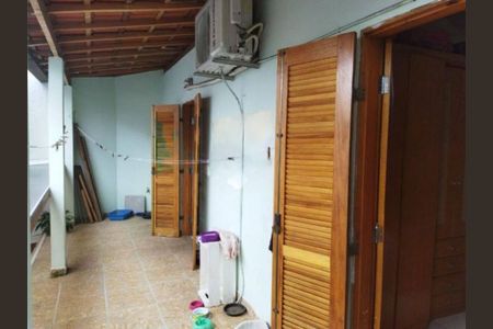 Casa à venda com 100m², 4 quartos e 4 vagas