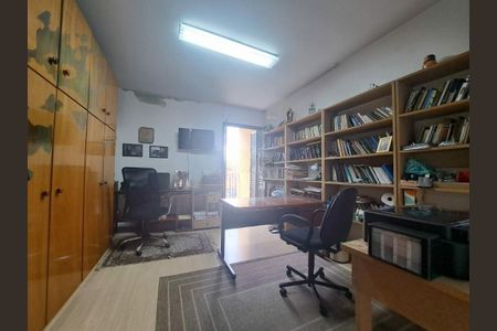 Casa à venda com 232m², 4 quartos e 4 vagas
