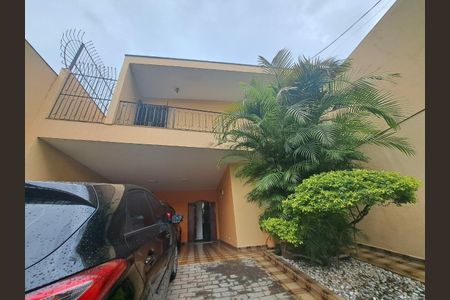 Casa à venda com 232m², 4 quartos e 4 vagas