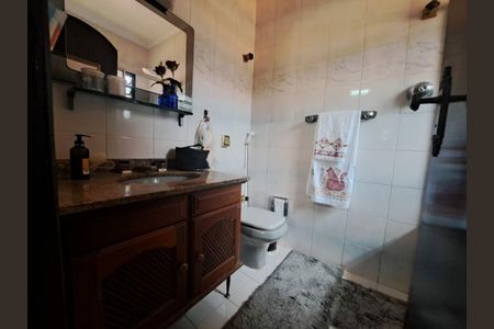 Casa à venda com 232m², 4 quartos e 4 vagas