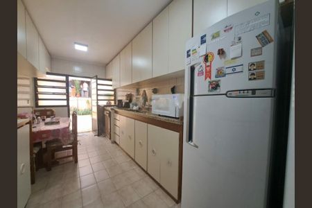 Casa à venda com 232m², 4 quartos e 4 vagas