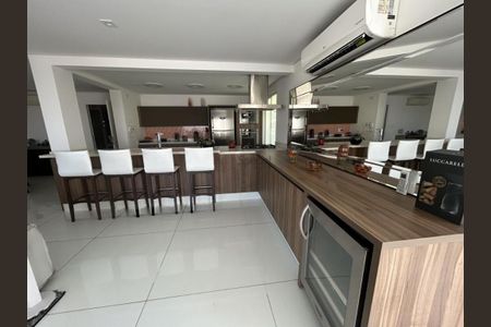 Apartamento à venda com 180m², 2 quartos e 3 vagas