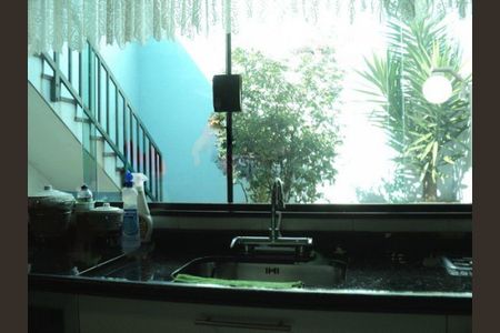 Casa à venda com 240m², 3 quartos e 2 vagas