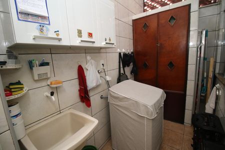 Casa à venda com 60m², 2 quartos e 1 vagaÁrea de Serviço