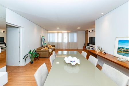 Apartamento à venda com 200m², 4 quartos e 2 vagas Apartamento à venda com 200m², 4 quartos e 2 vagasSala