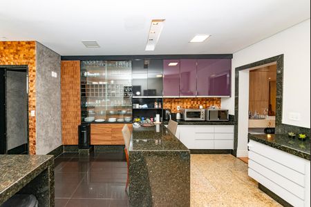 Apartamento à venda com 200m², 4 quartos e 2 vagas Apartamento à venda com 200m², 4 quartos e 2 vagasCozinha