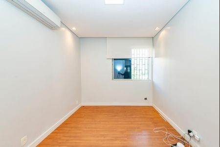 Apartamento à venda com 200m², 4 quartos e 2 vagas Apartamento à venda com 200m², 4 quartos e 2 vagasQuarto 4
