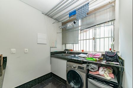 Apartamento à venda com 200m², 4 quartos e 2 vagas Apartamento à venda com 200m², 4 quartos e 2 vagasÁrea de Serviço