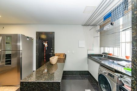 Apartamento à venda com 200m², 4 quartos e 2 vagas Apartamento à venda com 200m², 4 quartos e 2 vagasÁrea de Serviço