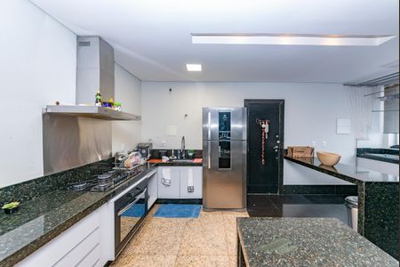 Apartamento à venda com 200m², 4 quartos e 2 vagas Apartamento à venda com 200m², 4 quartos e 2 vagasCozinha