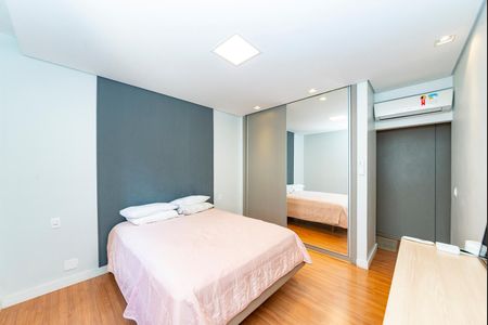 Apartamento à venda com 200m², 4 quartos e 2 vagas Apartamento à venda com 200m², 4 quartos e 2 vagasQuarto 1