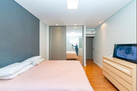 Apartamento à venda com 200m², 4 quartos e 2 vagas Apartamento à venda com 200m², 4 quartos e 2 vagasQuarto 1