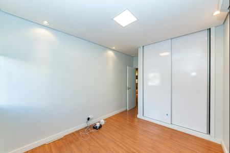 Apartamento à venda com 200m², 4 quartos e 2 vagas Apartamento à venda com 200m², 4 quartos e 2 vagasQuarto 4