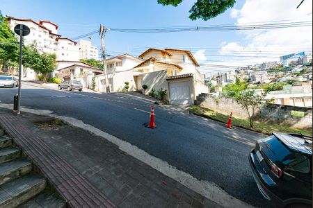 Apartamento à venda com 200m², 4 quartos e 2 vagas Apartamento à venda com 200m², 4 quartos e 2 vagasQuarto 4