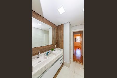 Apartamento à venda com 200m², 4 quartos e 2 vagas Apartamento à venda com 200m², 4 quartos e 2 vagasBanheiro Social