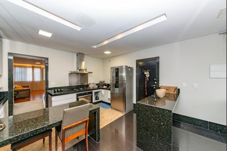 Apartamento à venda com 200m², 4 quartos e 2 vagas Apartamento à venda com 200m², 4 quartos e 2 vagasCozinha