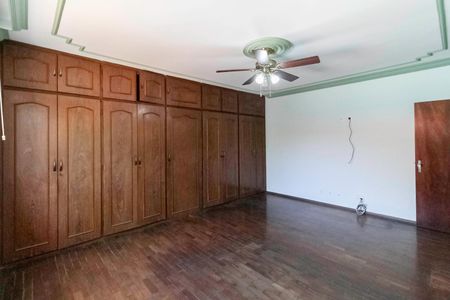 Casa à venda com 1000m², 5 quartos e 8 vagasSuíte