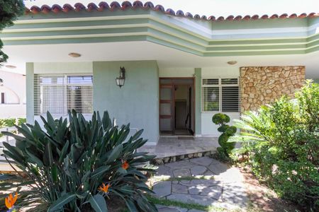 Casa à venda com 1000m², 5 quartos e 8 vagasEntrada