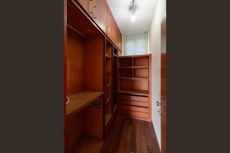 Casa à venda com 1000m², 5 quartos e 8 vagasCloset do quarto 1