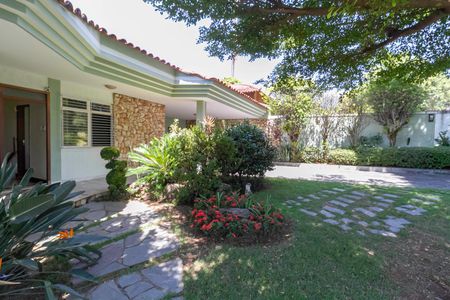 Casa à venda com 1000m², 5 quartos e 8 vagasEntrada