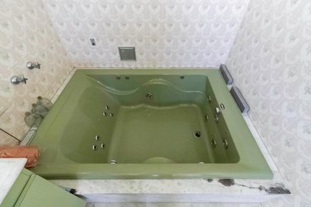 Casa à venda com 1000m², 5 quartos e 8 vagasBanheiro da suíte