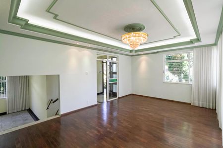 Casa à venda com 1000m², 5 quartos e 8 vagasSala 1