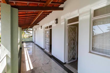 Casa à venda com 1000m², 5 quartos e 8 vagasVaranda da sala 2, Quarto 1 e Quarto 2