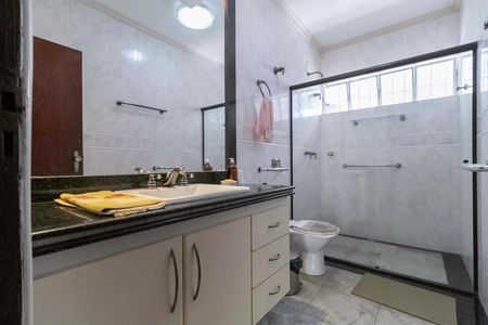 Casa à venda com 1000m², 5 quartos e 8 vagasBanheiro social 2