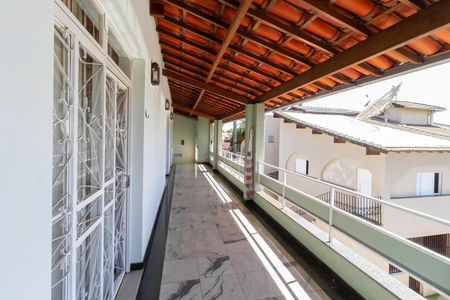 Casa à venda com 1000m², 5 quartos e 8 vagasVaranda da sala 2, Quarto 1 e Quarto 2