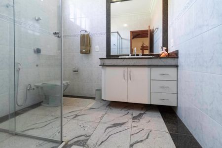 Casa à venda com 1000m², 5 quartos e 8 vagasBanheiro social 1