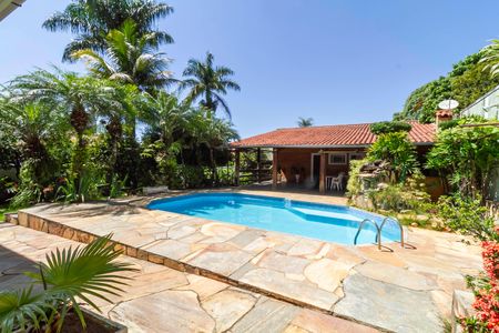 Casa à venda com 1000m², 5 quartos e 8 vagasQuintal