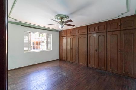 Casa à venda com 1000m², 5 quartos e 8 vagasSuíte