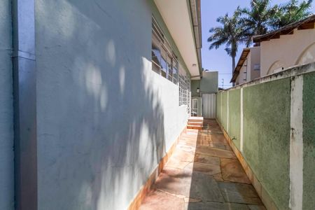 Casa à venda com 1000m², 5 quartos e 8 vagasCorredor