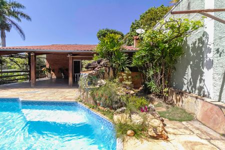 Casa à venda com 1000m², 5 quartos e 8 vagasPiscina