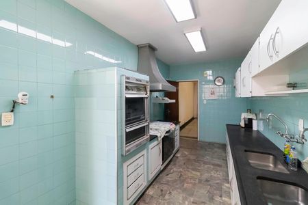 Casa à venda com 1000m², 5 quartos e 8 vagasCozinha