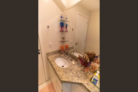 Apartamento à venda com 180m², 3 quartos e 2 vagas Apartamento à venda com 180m², 3 quartos e 2 vagasBanheiro da Suíte 2