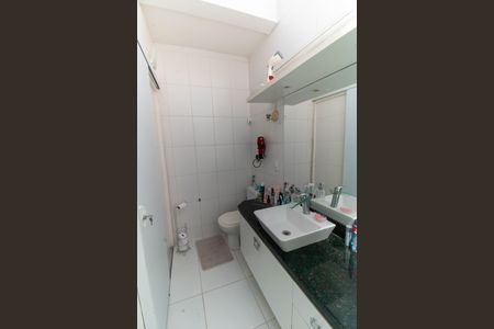 Apartamento à venda com 180m², 3 quartos e 2 vagas Apartamento à venda com 180m², 3 quartos e 2 vagasBanheiro da Suíte 1