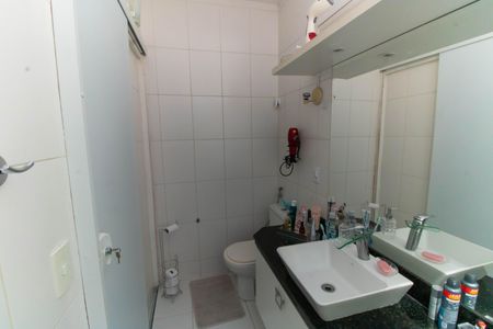 Apartamento à venda com 180m², 3 quartos e 2 vagas Apartamento à venda com 180m², 3 quartos e 2 vagasBanheiro da Suíte 1
