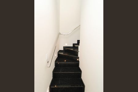 Casa à venda com 146m², 3 quartos e 4 vagasSala - Escada