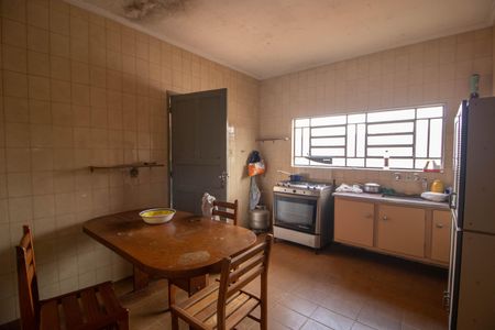 Casa à venda com 100m², 2 quartos e 2 vagas Casa à venda com 100m², 2 quartos e 2 vagasCozinha