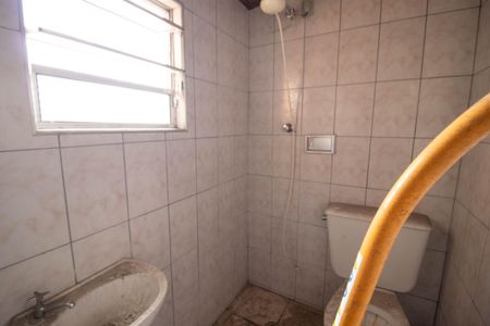 Casa à venda com 100m², 2 quartos e 2 vagas Casa à venda com 100m², 2 quartos e 2 vagasBanheiro de Serviço