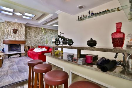 Casa à venda com 428m², 5 quartos e 10 vagas Casa à venda com 428m², 5 quartos e 10 vagasSala