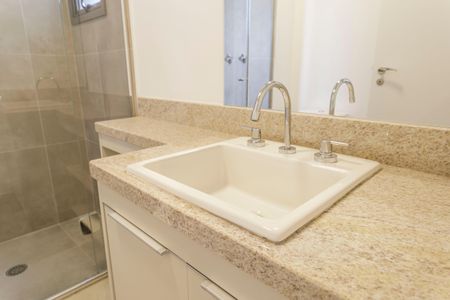 Apartamento à venda com 76m², 2 quartos e 2 vagasBanheiro da Suíte 2