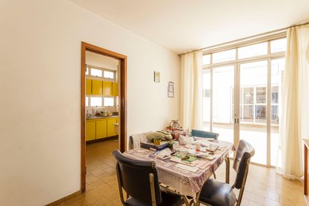 Casa para alugar com 270m², 4 quartos e 5 vagas Casa para alugar com 270m², 4 quartos e 5 vagasCopa