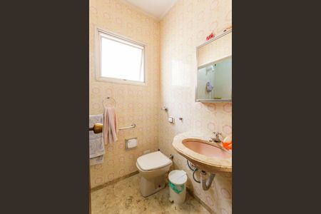 Casa para alugar com 270m², 4 quartos e 5 vagas Casa para alugar com 270m², 4 quartos e 5 vagasBanheiro Social