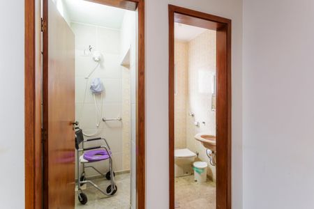 Casa para alugar com 270m², 4 quartos e 5 vagas Casa para alugar com 270m², 4 quartos e 5 vagasBanheiro Social